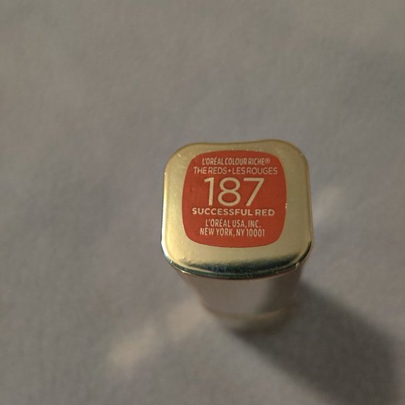 L'Oreal Paris Colour Riche Lipstick - Successful Red - Picture 2 of 3